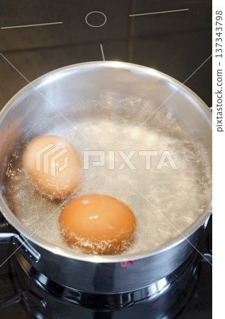 eggs in boiling water eggs in boiling water 137343798