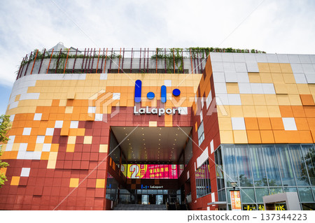 Low-angle view of the Mitsui Shopping Park LaLaport Taichung. It's the first LaLaport shopping mall to be developed in Taiwan. Low-angle view of the Mitsui Shopping Park LaLaport Taichung. It's the first LaLaport shopping mall to be developed in Taiwan. 137344223