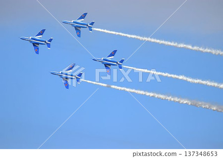 This technology protects the skies of Japan... Blue Impulse displays beautiful formation flight This technology protects the skies of Japan... Blue Impulse displays beautiful formation flight 137348653