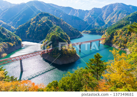 秋日大井川鐵道井川線：奧尾井城站的秋葉美景 137349681