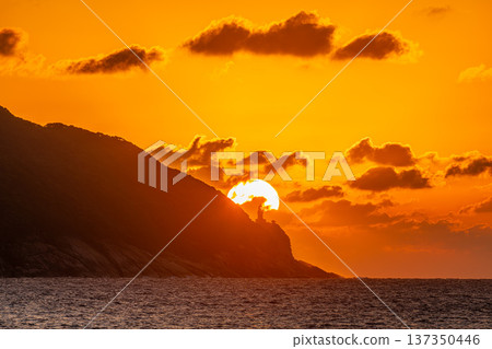 屋久島燈塔與日落 屋久島傍晚景色(秋季) 屋久島燈塔與日落 屋久島傍晚景色(秋季) 137350446