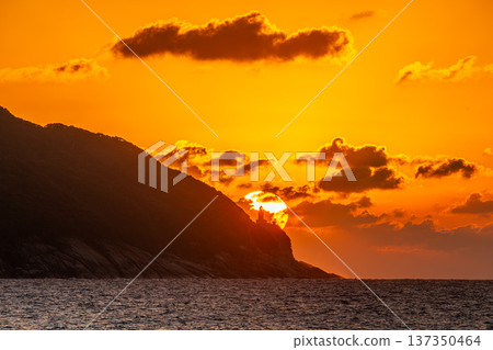 屋久島燈塔與日落 屋久島傍晚景色(秋季) 屋久島燈塔與日落 屋久島傍晚景色(秋季) 137350464