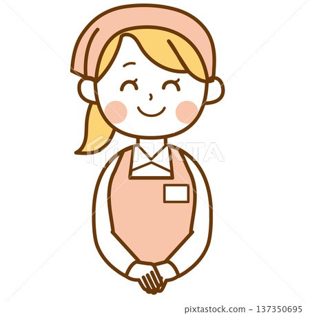一位微笑的女超市店員為顧客服務。 137350695