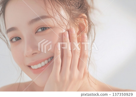 30多歲和40多歲擁有美麗肌膚的女性 137350929