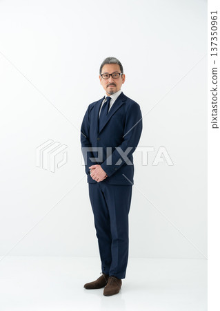 Business man 137350961