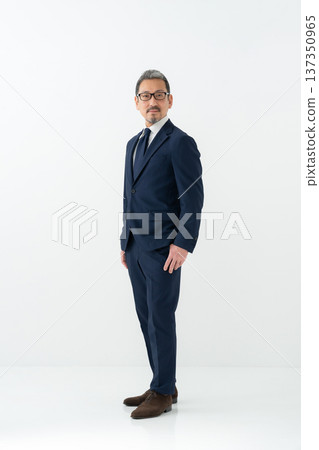 Business man 137350965