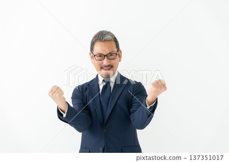 Business man 137351017