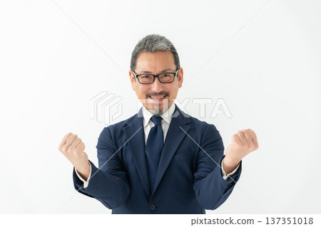 Business man 137351018