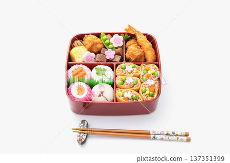 Image material for enjoying cherry blossom viewing bento under the cherry blossoms and spring picnic bento 137351399