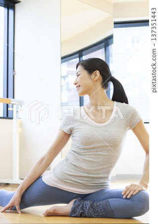 Woman posing in a yoga studio Woman posing in a yoga studio 137351443