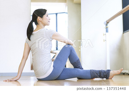 Woman posing in a yoga studio Woman posing in a yoga studio 137351448