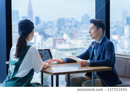 Restaurant staff having a meeting with the manager 137351650