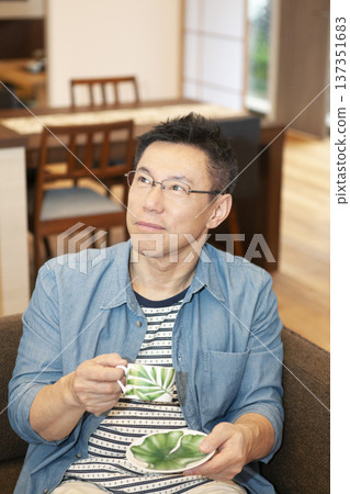 Middle-aged man drinking coffee Middle-aged man drinking coffee 137351683