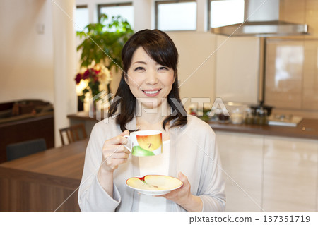 Middle aged women drinking coffee Middle aged women drinking coffee 137351719