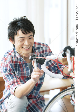 A man servicing a bicycle 137351832