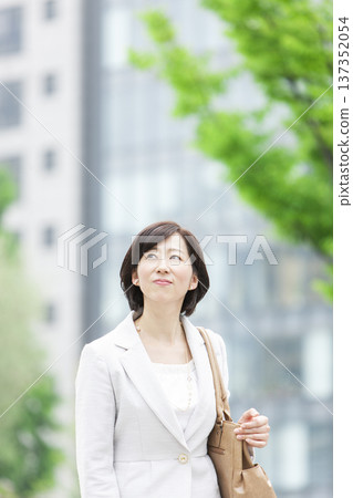 Career woman walking in the office district Career woman walking in the office district 137352054