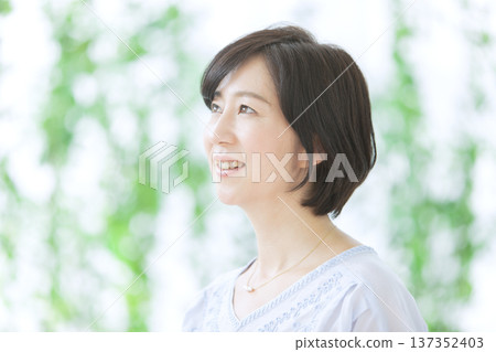 Smile middle-aged woman 137352403