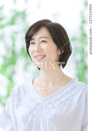 Smile middle-aged woman 137352404
