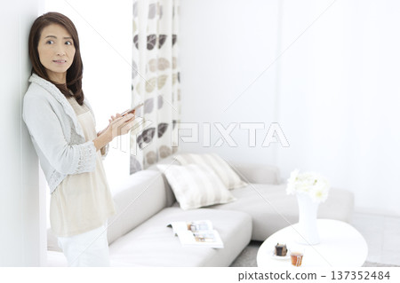 Senior woman operating a smartphone Senior woman operating a smartphone 137352484