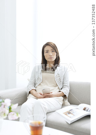Senior woman operating a smartphone 137352488