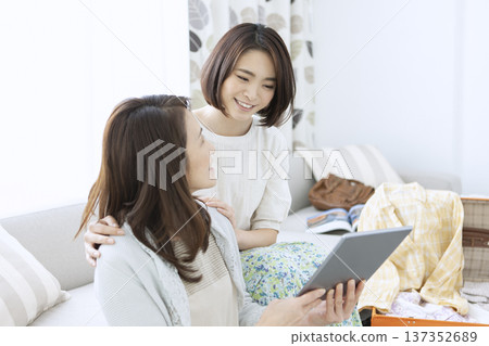 Mother and daughter preparing for a trip 137352689