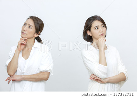 Mothers and daughters thinking 137352731