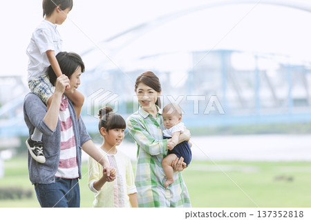 Family walking with children Family walking with children 137352818