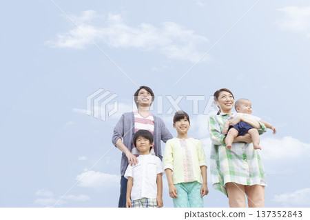 Portrait of a family of five Portrait of a family of five 137352843