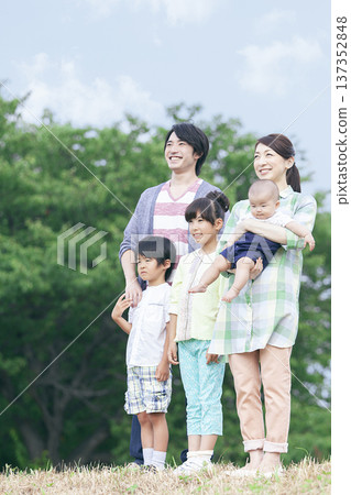 Portrait of a family of five Portrait of a family of five 137352848