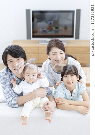 Family to relax on sofa Family to relax on sofa 137352921
