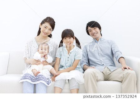 Family to relax on sofa 137352924