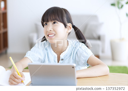 Girl studying on a tablet 137352972