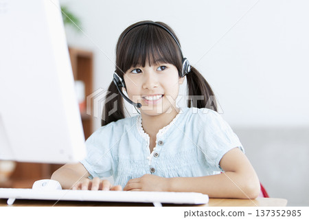 Girl studying on a computer 137352985