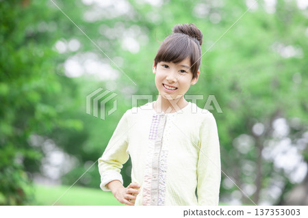 Portrait of a girl standing in a park Portrait of a girl standing in a park 137353003