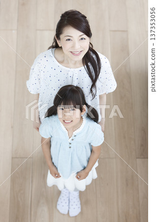 母親和女兒的肖像 137353056