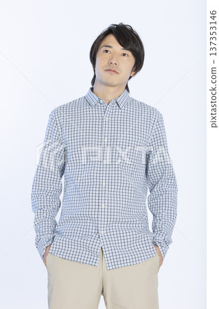 Male's portrait 137353146