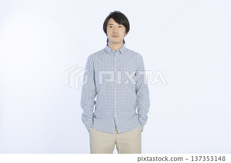 Male's portrait 137353148