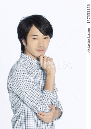 一個男人思考 137353156