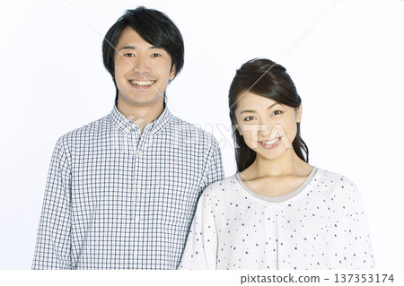 Portrait of a smiling couple 137353174