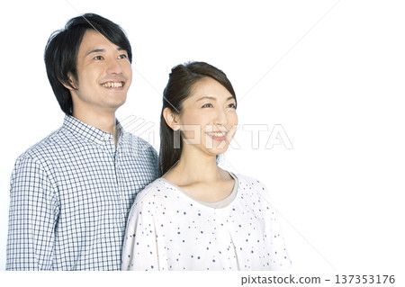 一對微笑的夫婦的畫象 137353176