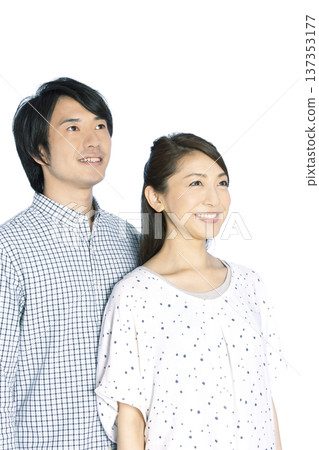 Portrait of a smiling couple 137353177