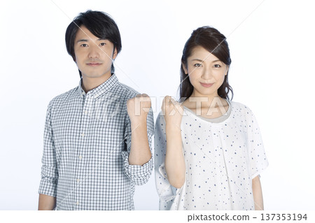 Couple doing guts pose Couple doing guts pose 137353194