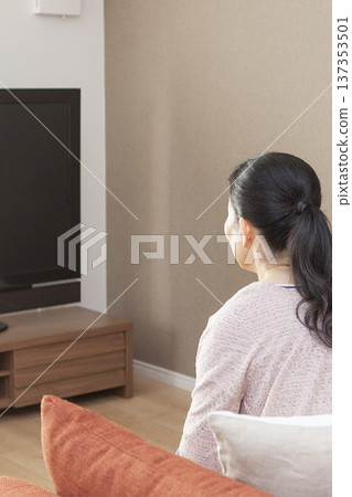 A woman watching TV 137353501
