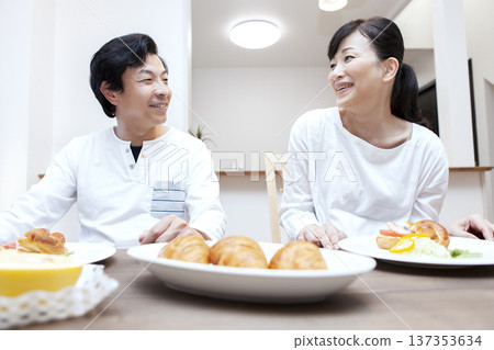 A couple who eats breakfast A couple who eats breakfast 137353634