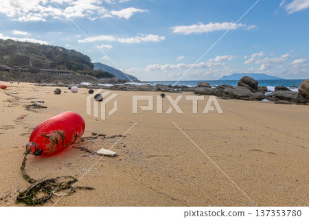 漂浮的垃圾，永田稻中濱，屋久島海龜築巢地（冬季） 137353780
