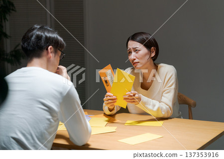 A couple struggling with a lot of bills 137353916