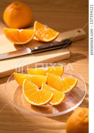 德科蓬盛放在玻璃盤中 德科蓬盛放在玻璃盤中 137354121