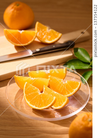 德科蓬盛放在玻璃盤中 德科蓬盛放在玻璃盤中 137354122