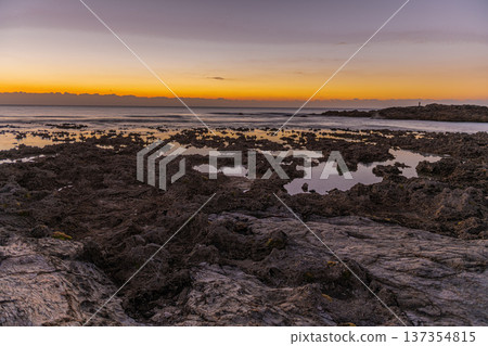 屋久島最大的隆起珊瑚礁，春田海岸的黎明（冬季） 137354815