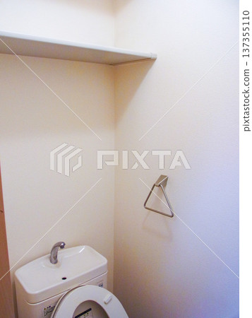 Minimalist and clean toilet space Minimalist and clean toilet space 137355110